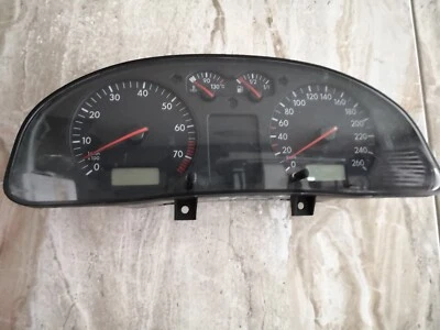 Volkswagen Passat B5 1998/Instrument cluster/3B0919861B Foto 1 de 4