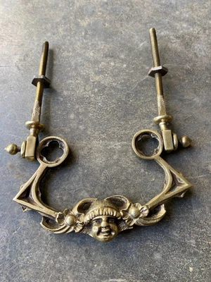 Ancienne poignée de tiroir ,en bronze. - Photo 1/2