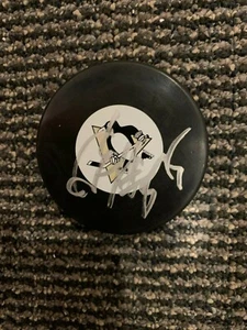 SERGEI GONCHAR PITTSBURGH PENGUINS SIGNED PUCK NICE - Picture 1 of 1