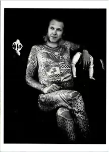 Cartolina d'epoca arte tatuaggio Lyle Tuttle San Fransico 1976 di Imogen Cunningham - Foto 1 di 2