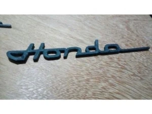 Emblema Antiguo Vintage Script Insignia Clásica Calcomanía Logotipo Negro Coche Auto Moto Para HONDA - Imagen 1 de 5