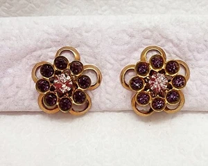 Vntg Mid Century Gold Tone With Purple And White Rhinestones Screw Back Earrings - Picture 1 of 3