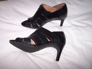 Aerosoles Heel Rest Black Zip Top High Heel Straps Pumps Peep Toe Size 8.5 M - Picture 1 of 10