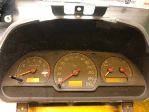 202439 Tachometer VOLVO V40 Kombi (645) 30889710B 2.0 T  - Bild 1 von 4