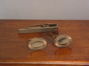 Juego de eslabones y barras de puños de moda en tono dorado ovalado vintage para hombre usados - Imagen 1 de 3