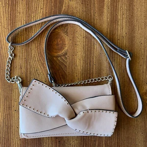 Jessica SimpsonĀ Light pink Crossbody Wallet/Purse W/Adjustable Strap Pre Owned - Picture 1 of 16
