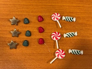 Candy buttons - red, green, gold - x15 - lollipops, gum drops, stars - Picture 1 of 1