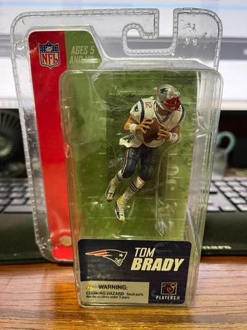 2005 McFarlane Sportspicks NFL New England Patriots Tom Brady 3"  White Jersey Cover