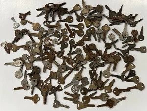 2 Pfund 4 Unzen Posten Vintage antike Schlüssel Vorhängeschloss Skelett flach hohler Fass SELTEN - Bild 1 von 8