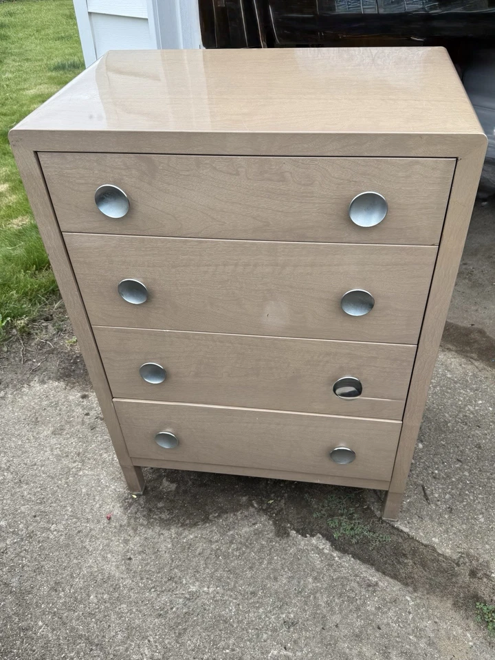 Cómoda de metal vintage Simmons con 4 cajones 43" x 30,5” x 19” Hi Bake original tostado  Foto 1 de 4