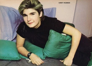 Kirk Cameron - Corey Feldman - 11" x 8" Teen Magazin Pinup Mini Poster - Bild 1 von 2