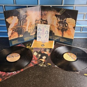 KISS Alive II 2xLP W/ Booklet Tattoo Sheet Merch Form Sleeves NEAR MINT RECORDS - Foto 1 di 17