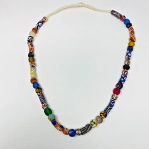 Collana africana perline rustiche vivaci luminose realizzate con bottiglie di vetro riciclato! - Foto 1 di 8
