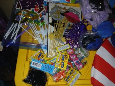 Лот товаров для вечеринок, пузырьковая машина, развлечение картин, рюмка и многое другое - Изображение 1 из 4