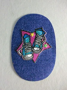 1 TOPPA TOPPE PATCH OVALI MINI IN JEANS CON APPLICAZIONE DECORAZIONE "SCARPE" - Picture 1 of 1