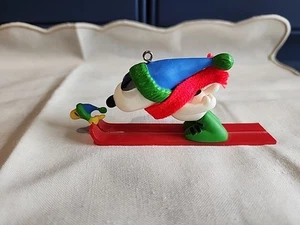 Adorno de recuerdo Hallmark 1984 de colección esquí Snoopy con Woodstock QX4391 - Imagen 1 de 9