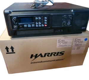 Estación de escritorio de radio de 2 vías Harris M/A-COM DSDX01 con radio IP Harris M7100 - Imagen 1 de 12