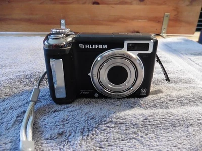 FUJIFILM Finepix E Series E900 9.0MP Black Digital Camera Works - Image 1 of 4
