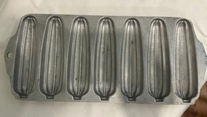 Vintage Aluminum WearEver 2797 Corn Bread Muffin 7-Stick Pan Mold USA - Picture 1 of 3