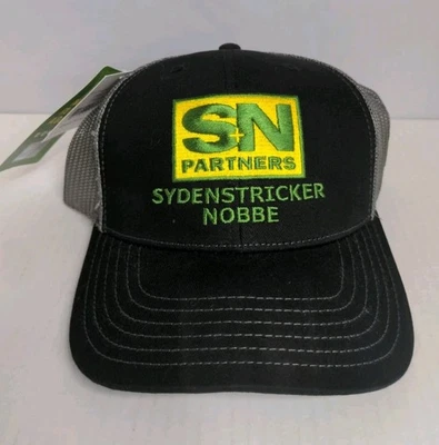 Sombrero de malla suave negro y gris con licencia John Deere espalda a presión Sydenstricker Nobbe C5 Foto 1 de 4