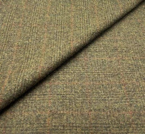 Green Red Wool Fabric Check Remnant Wool Cushions Patchwork 3.0m x 1.20m 500g - Picture 1 of 6