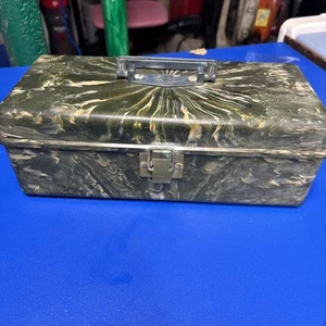 VINTAGE PLANO BEACHCOMBER FISHING TACKLE BOX W/ HINGED TRAY PLASTIC GREEN MARBLE - Picture 1 of 11