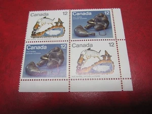 CANADAUnitrade# 748-9 12c INUIT-HUNTING LR BLANK CORNER MNH - Picture 1 of 2