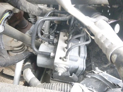 Conjunto de bomba y motor ABS usado se adapta a: montaje Ford Transit 350 2019 grado A Foto 1 de 4