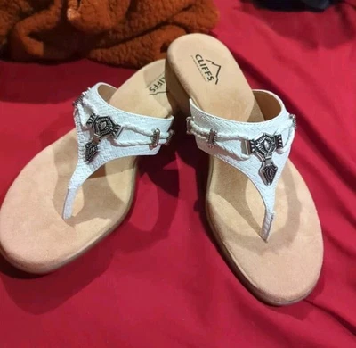 Cliffs by White Mountain Size 8.5 Bailee Thong Sandal White w/ Western Bling NEW - Image 1 of 4