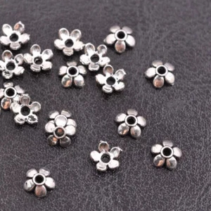 200 piezas tapas espaciadoras sueltas de flores de metal plateado tibetano 6 mm A4003 - Imagen 1 de 6
