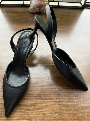 Zapatos de salón de cuero M.Gemi Kitten tacón punta puntiaguda negros con honda trasera talla EU41 Foto 1 de 4