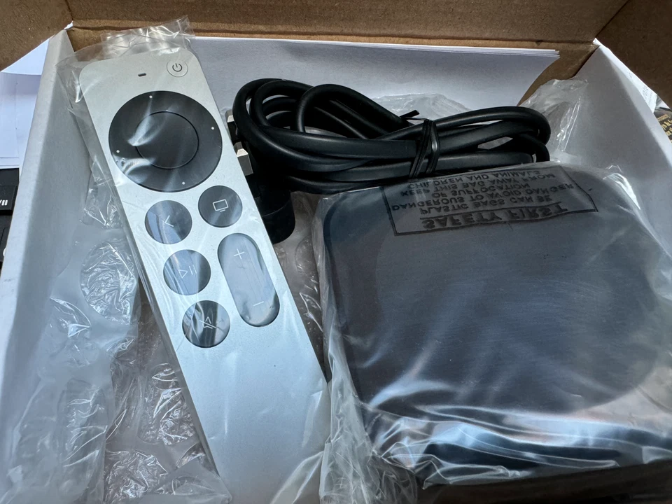 Apple TV 4K 64GB with White Remote Smart TV ITunes Siri - Image 1 of 1