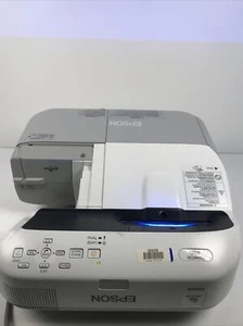 Epson PowerLite 480 3000 Lumens 3LCD Projector 2500 Lamp Hours *No Remote* - Picture 1 of 11