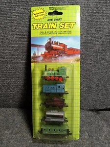Die Cast Train Set Pull and Go Green Locomotive with 4 Train Cars 1989 Vintage - Picture 1 of 3