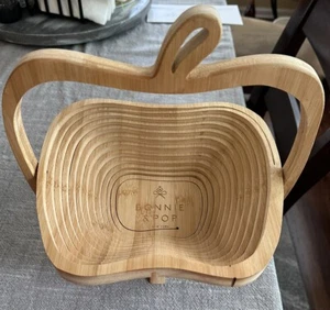 Bonnie & Pop New York Collapsible Wooden Apple Shaped Basket or Trivet - Picture 1 of 5