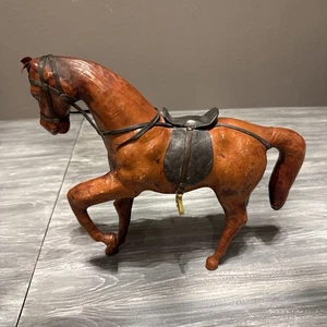 Vintage Leder Pferd Figur mit Sattel, Halfter und Trense 11" x 13" - Bild 1 von 18