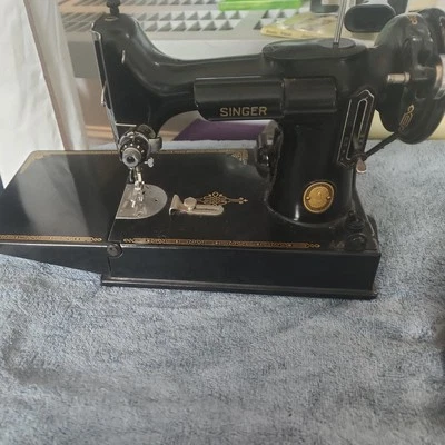 Máquina de coser Zinger 1951/1954  Foto 1 de 4