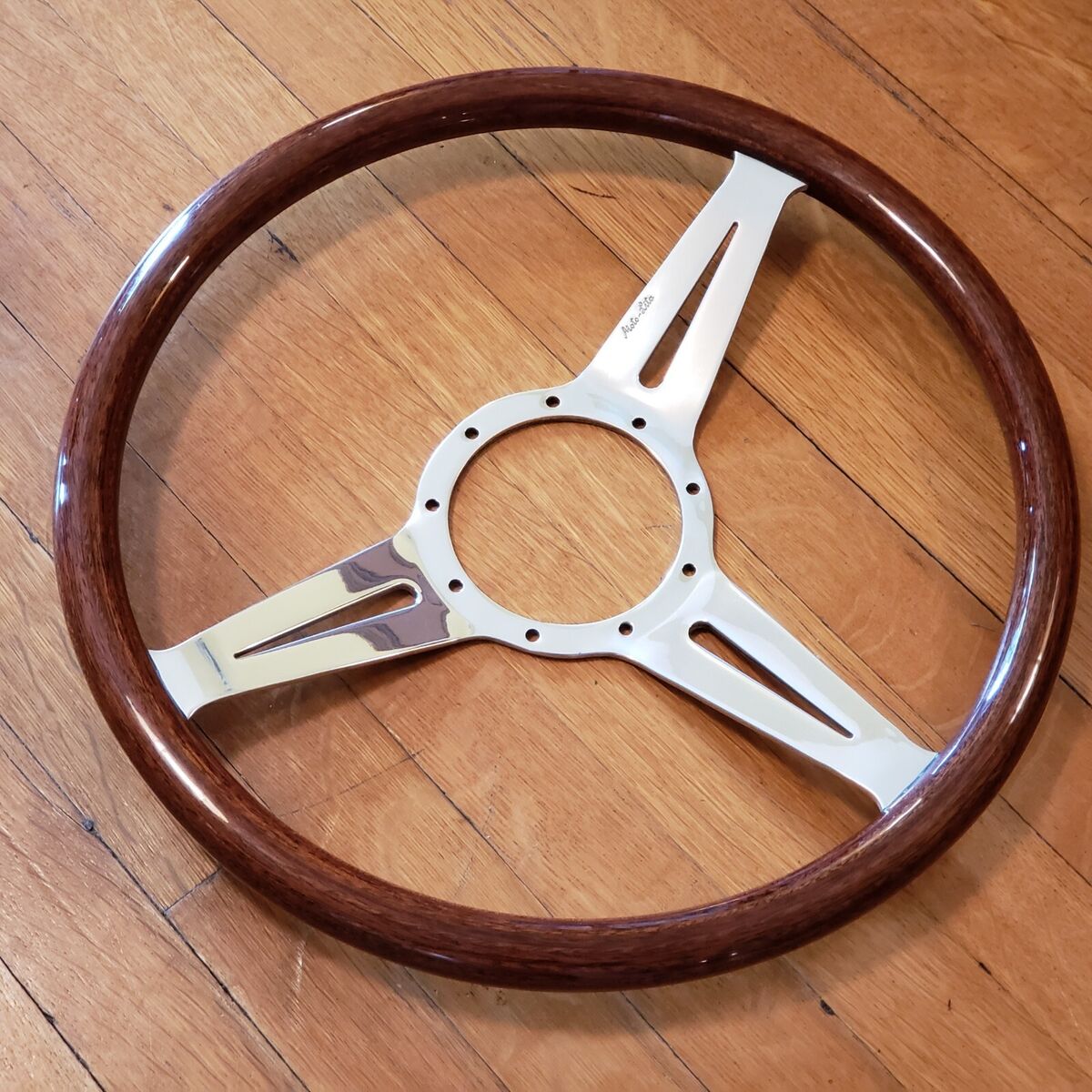 Moto-Lita Car & Truck Steering Wheels & Horn Buttons for Moto-Lita Car & Truck Steering Wheels & Horn Buttons for