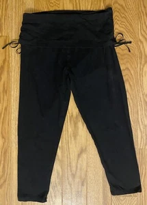 Leggings capri Victoria Secret deportivos talla mediana negros plegables - Imagen 1 de 4