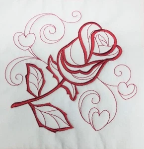 ¡BLOQUE DE EDREDÓN BORDADO A MÁQUINA DE CORAZONES DE FLORES ROJAS COMPLETO CON BATEO! - Imagen 1 de 1