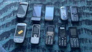 Job Lot 145 - 10x Untested Mixed Models Faulty Mobile Phones Spares Repairs - Imagen 1 de 2