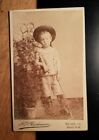 kleiner Junge mit Hut / ca. 1880/90er CDV J. E. Christensen Heide in Holstein
