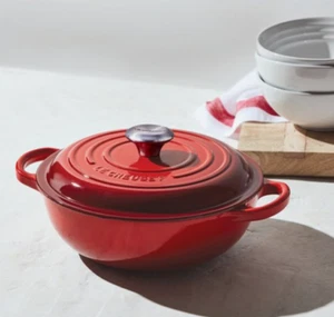 Le Creuset Multi-Topf im koreanischen Stil 22 cm (8,7 Zoll) ROT NEU IM KARTON - EXPRESS - Bild 1 von 6