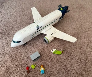 LEGO CITY: Passagierflugzeug (60367) fehlende Teile und Figuren - Bild 1 von 8