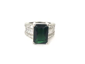 Emerald Green Zirconia Sterling Silver 925 Statement Ring Sz 8.25 Estate Pre-Own - Picture 1 of 5