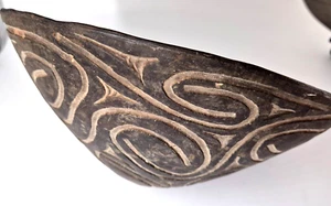 Vintage Ceramic Bowl Engraved Papua New Guinea Hand Carved Oceana Art 29cm - Picture 1 of 6