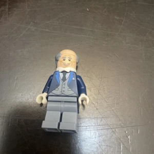 Lego DC Super Heroes Alfred Pennyworth Pinstripe Vest Minifigure Batman 70909 - Picture 1 of 2