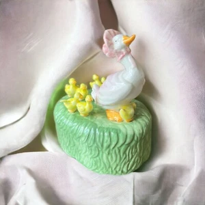 Caja de Música Schmid Beatrix Potter Charco y Patitos Desfile de Pascua Funciona - Imagen 1 de 10