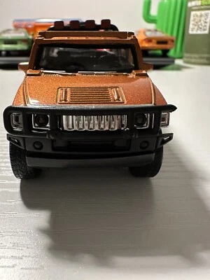 Camioneta de juguete Hummer de 6 ruedas coleccionable - color bronce Foto 1 de 4