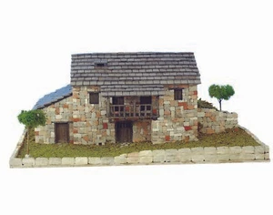 CUIT Ceramic Building Construction Kit, Rural House of León (1:60) - Picture 1 of 5
